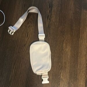 Cream athletes Fanny pack